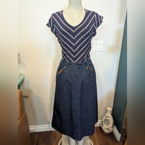 Vintage 70s Full denim skirt designer Leo Chevalier Made in Canada. Size M